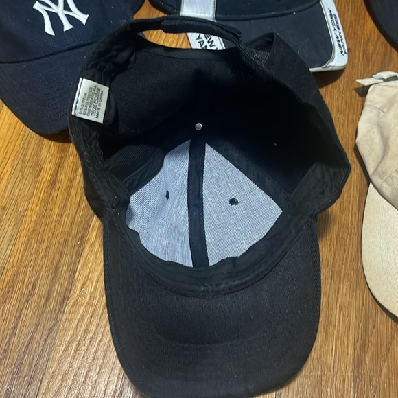 Set of five yankee baseball caps - Picture 7 of 14